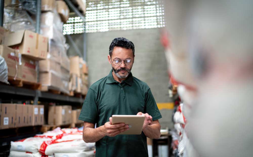 tracking-food-inventory-on-tablet